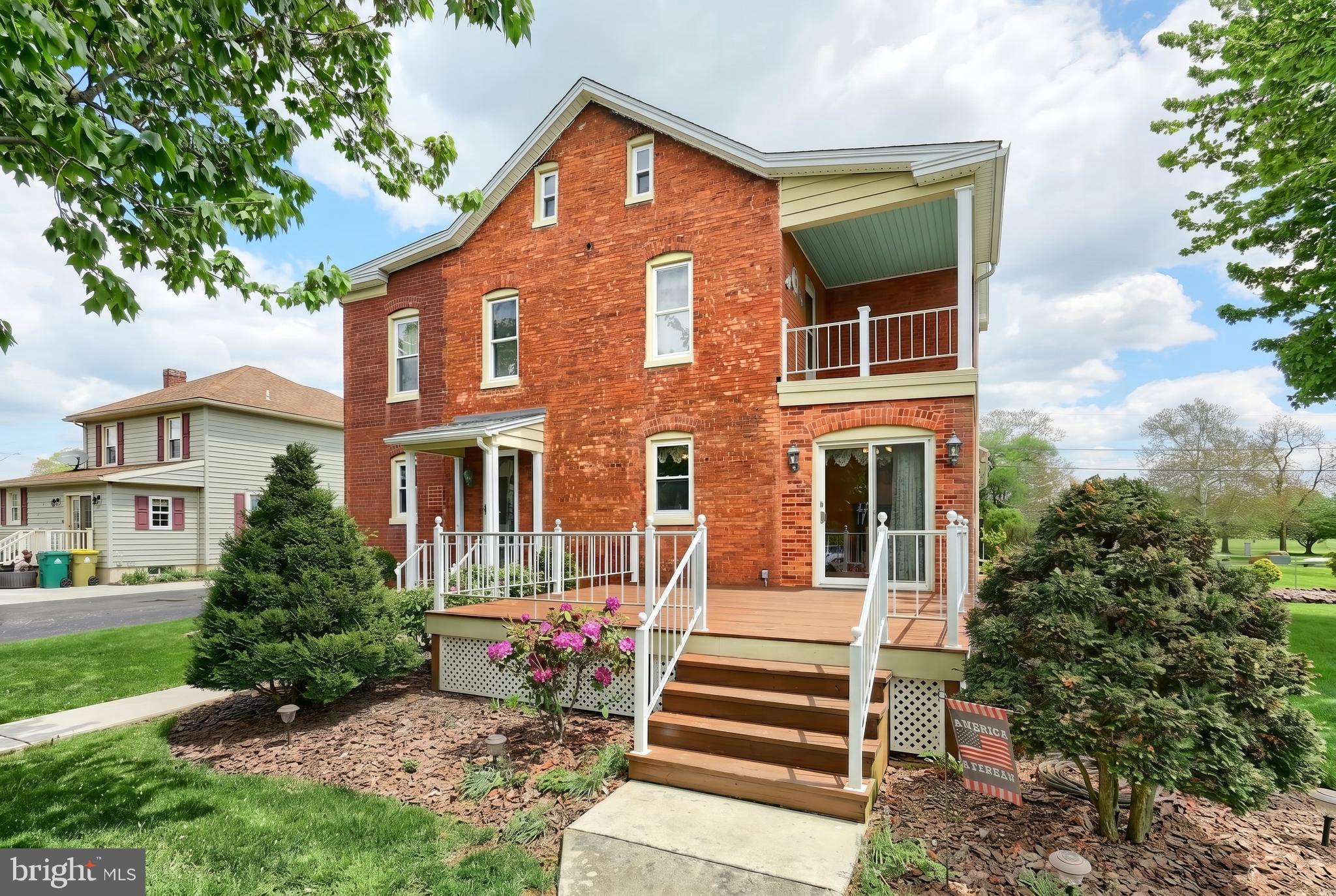 WESTMINSTER AVE - Residential