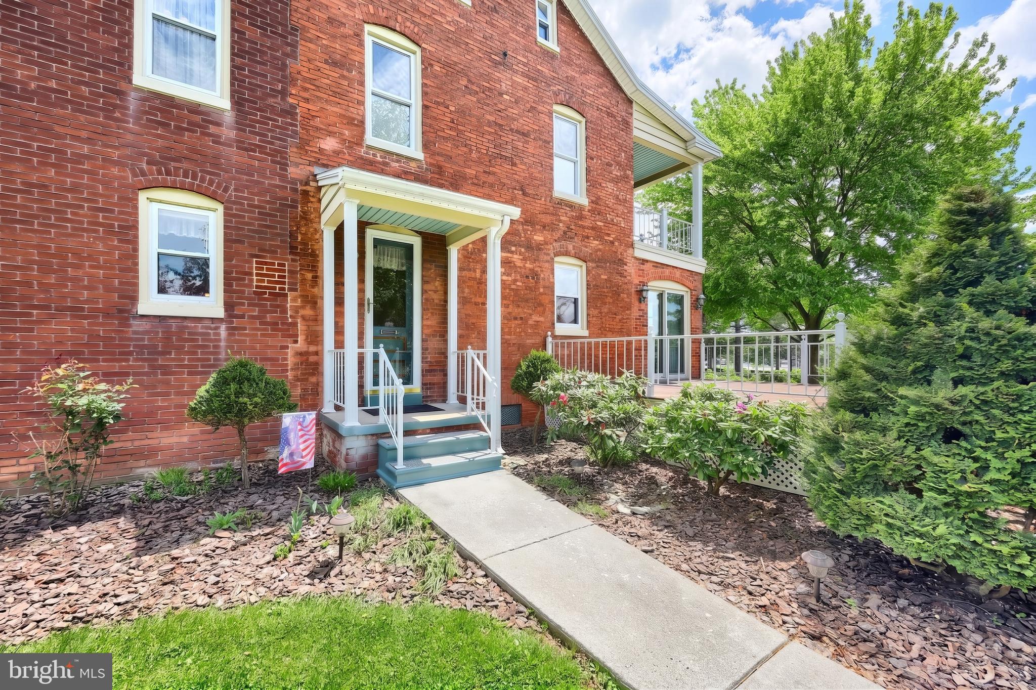 WESTMINSTER AVE - Residential