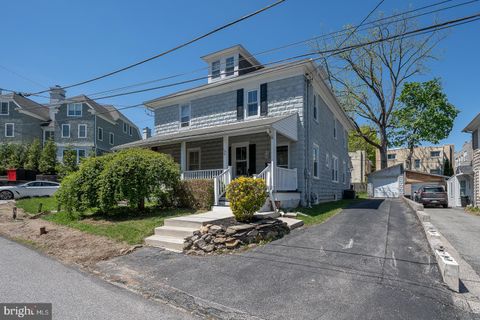 104 OWENS LANE WAYNE PA 19087
