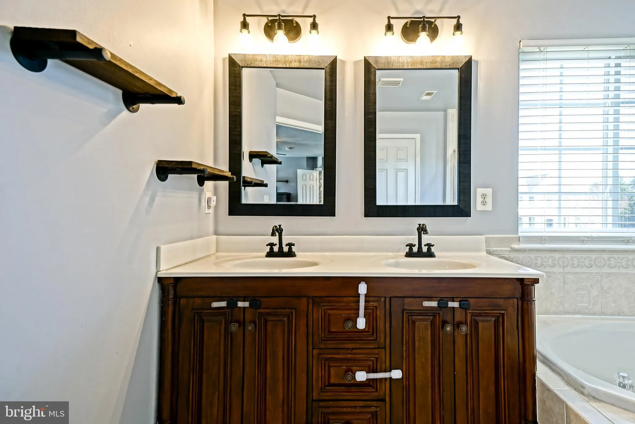 Milford, Delaware 19963, United States, 4 Bedrooms Bedrooms, ,4 BathroomsBathrooms,Residential,Active,89448