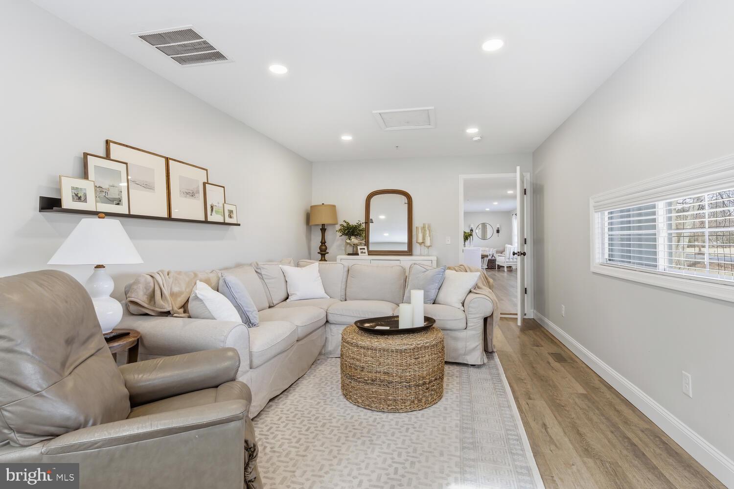 WHITE HOUSE ACRES - Residential