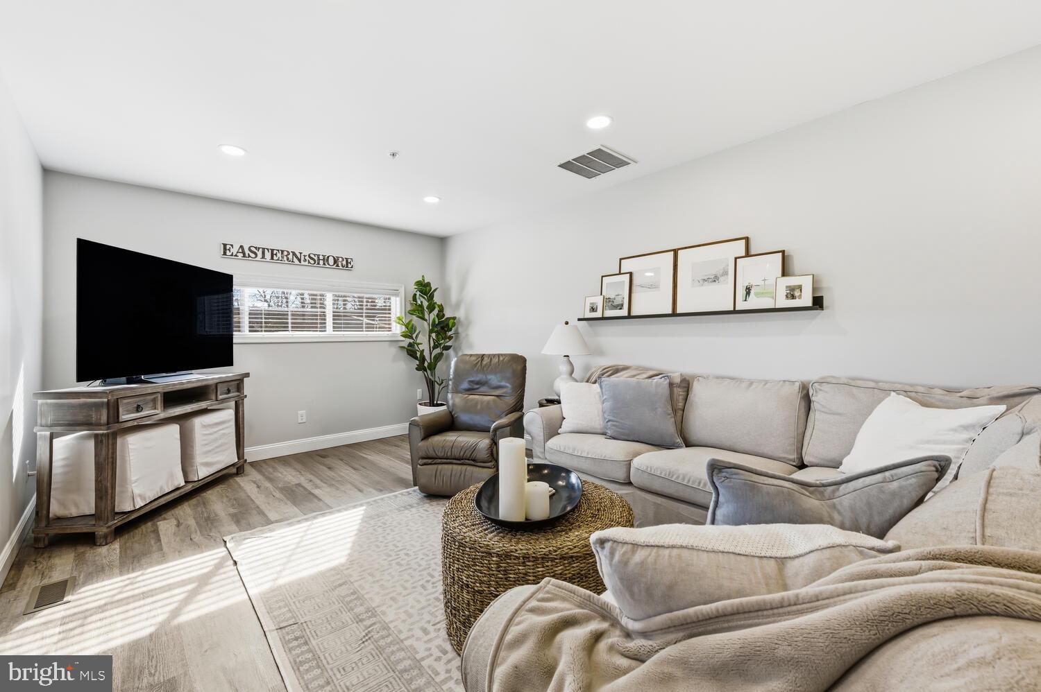 WHITE HOUSE ACRES - Residential