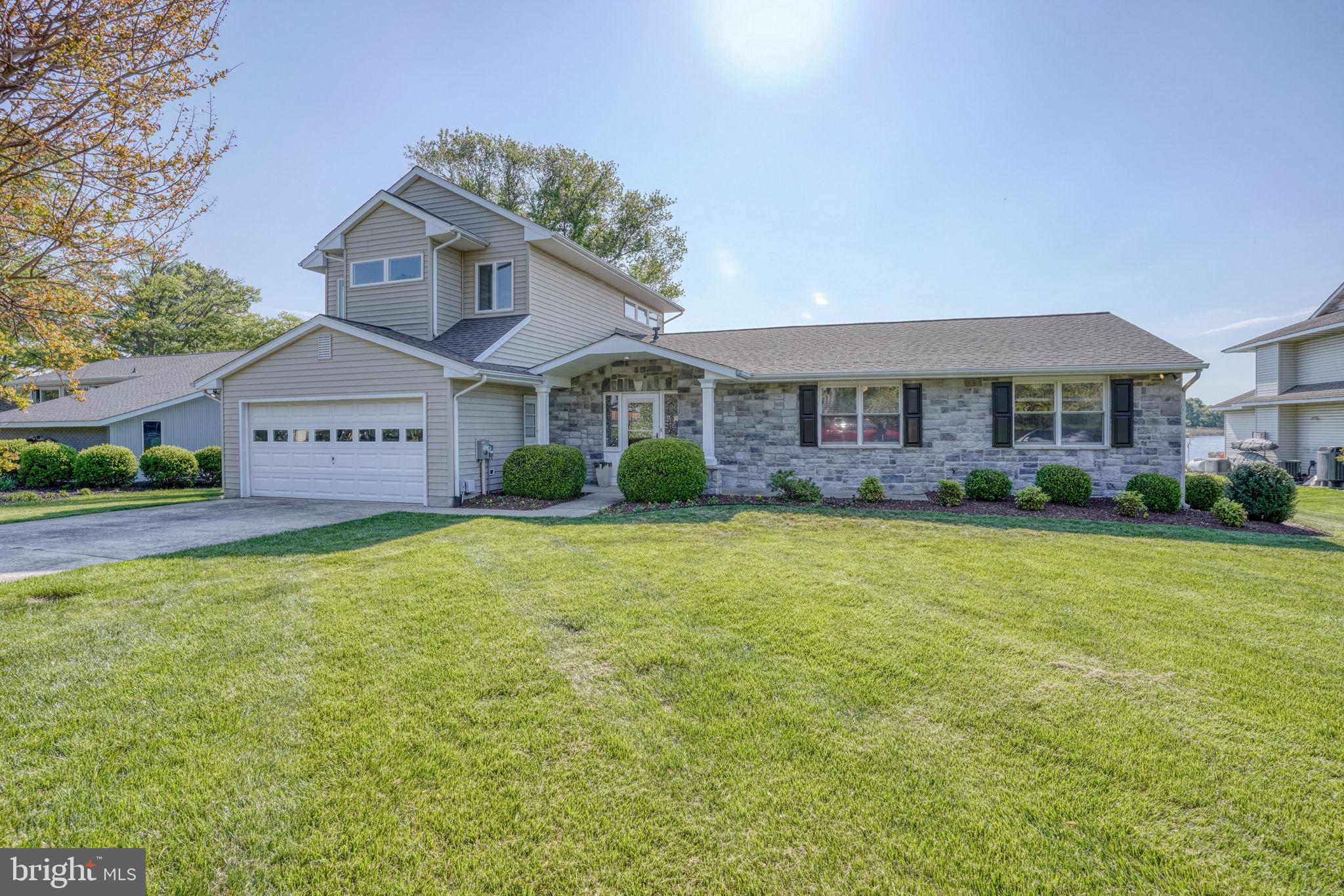 QUEEN ANNE COLONY - Residential