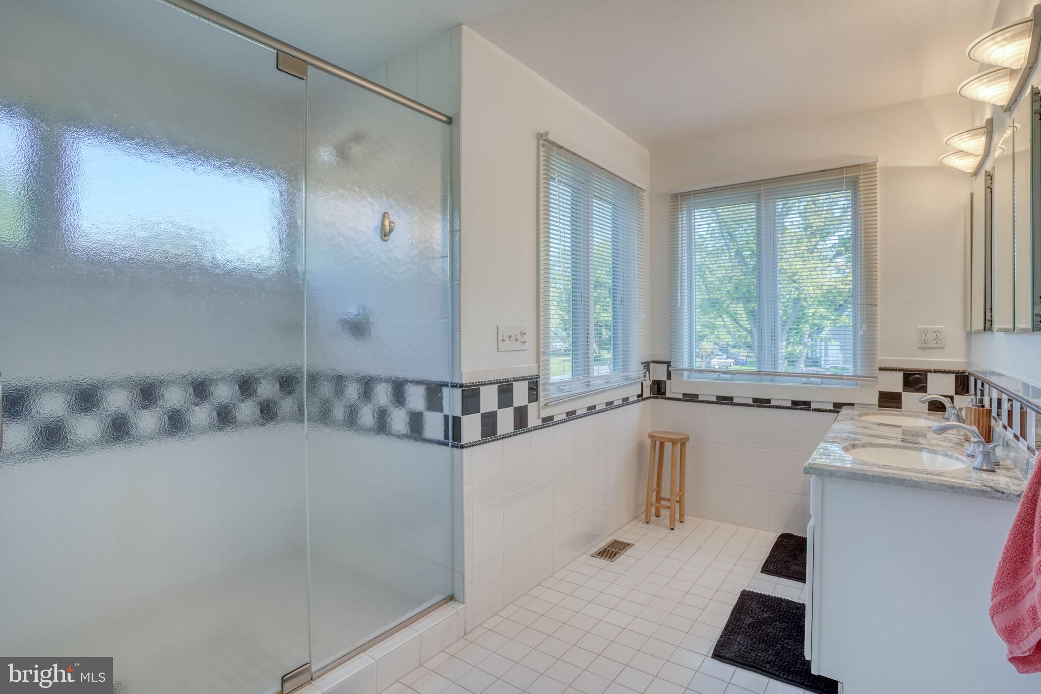 QUEEN ANNE COLONY - Residential