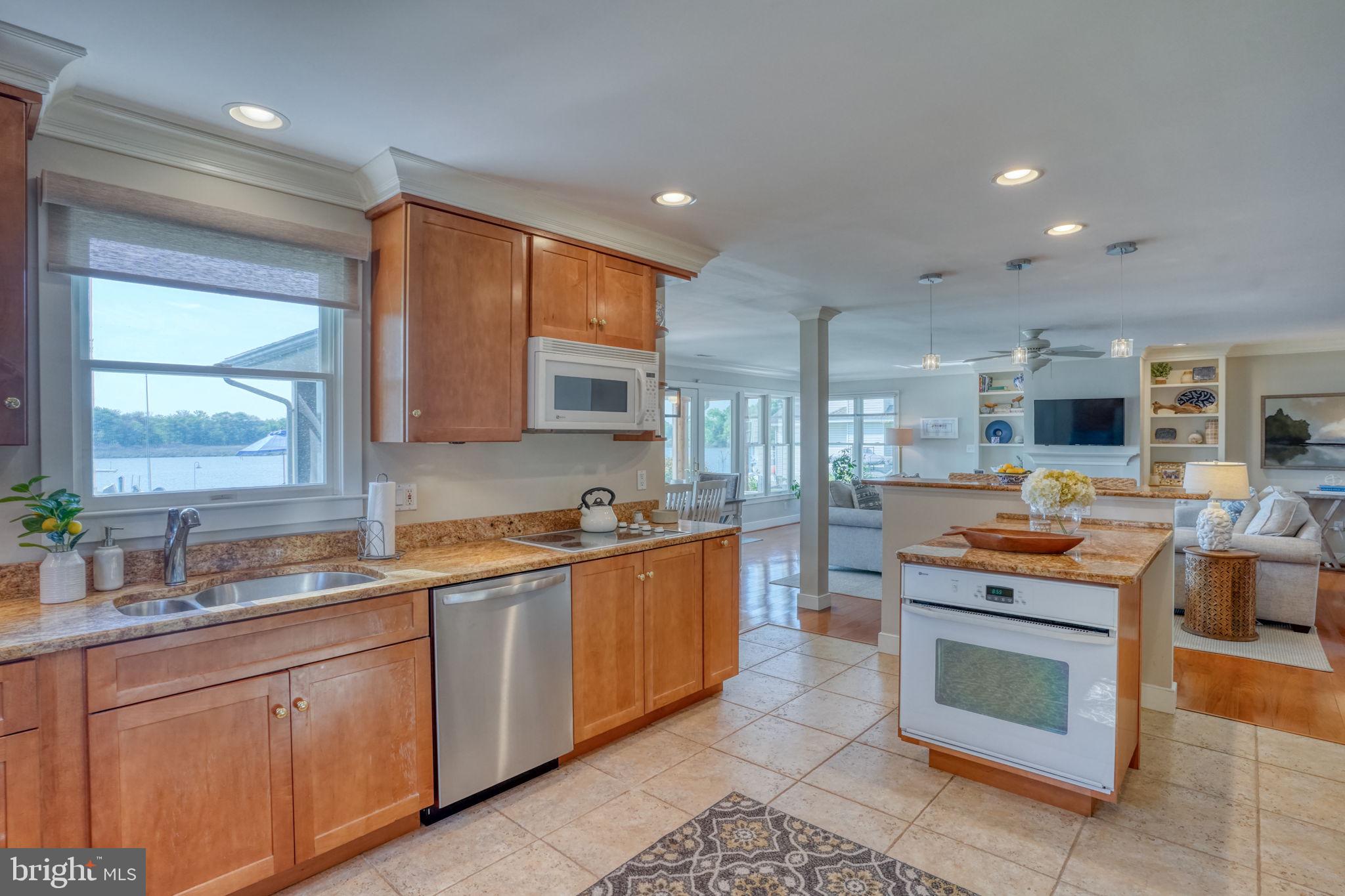 QUEEN ANNE COLONY - Residential