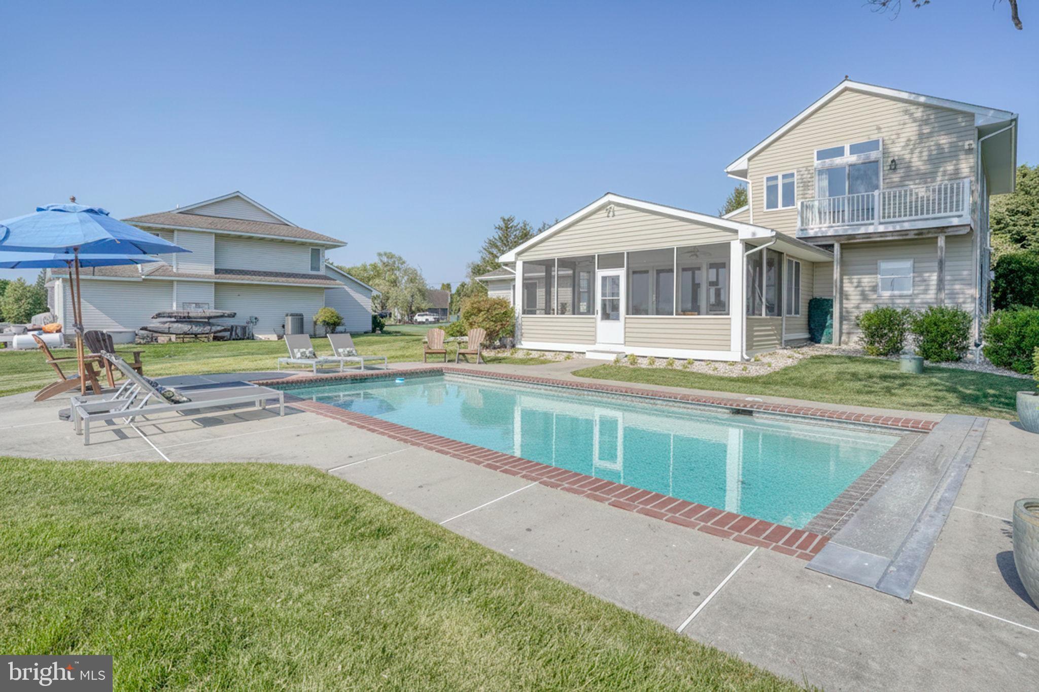 QUEEN ANNE COLONY - Residential