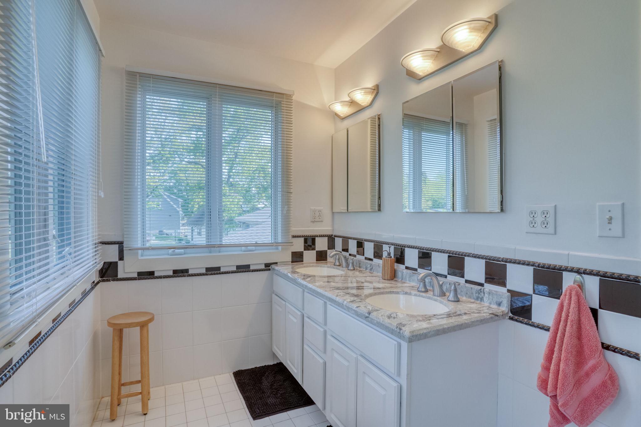 QUEEN ANNE COLONY - Residential