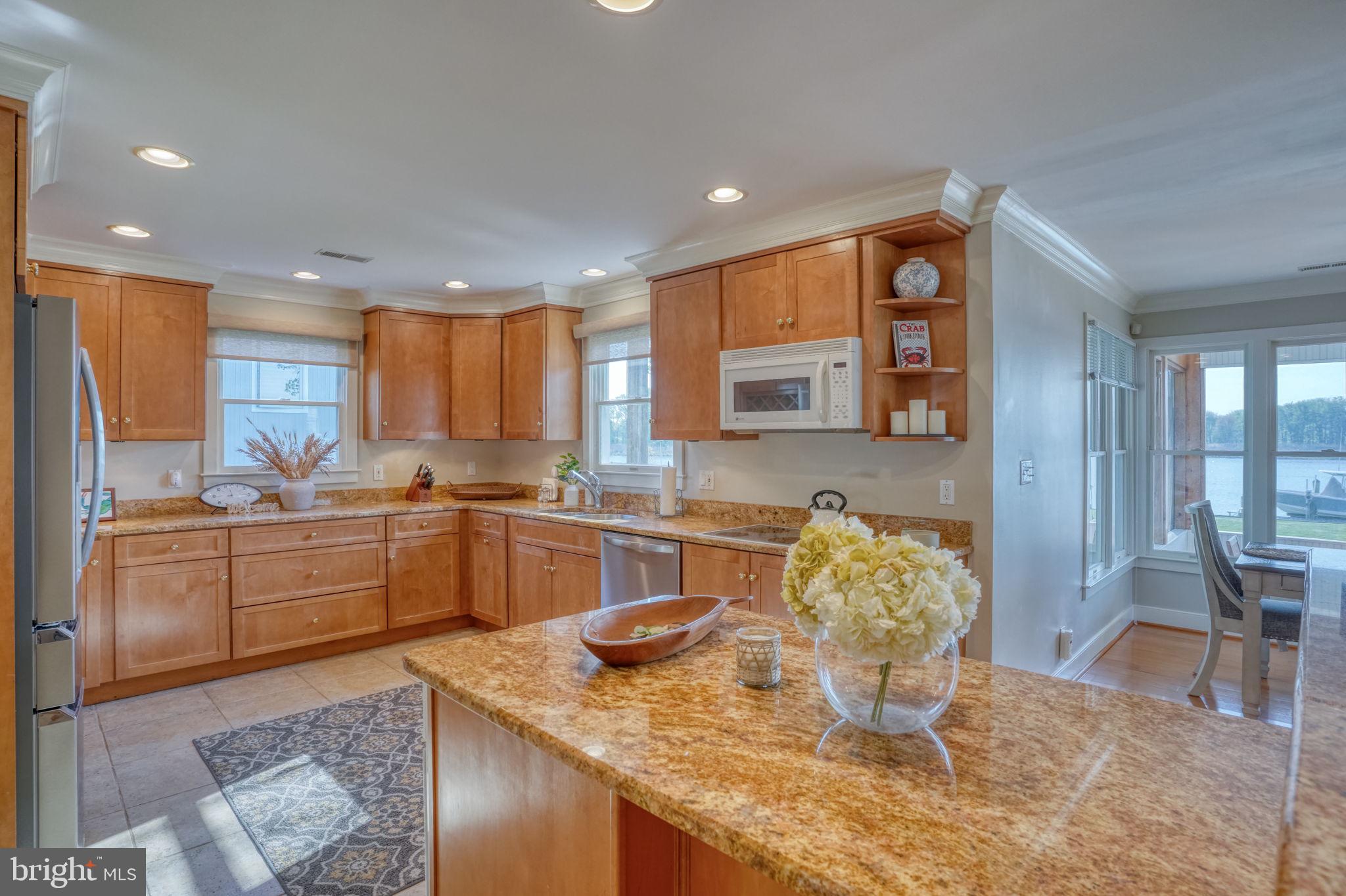 QUEEN ANNE COLONY - Residential