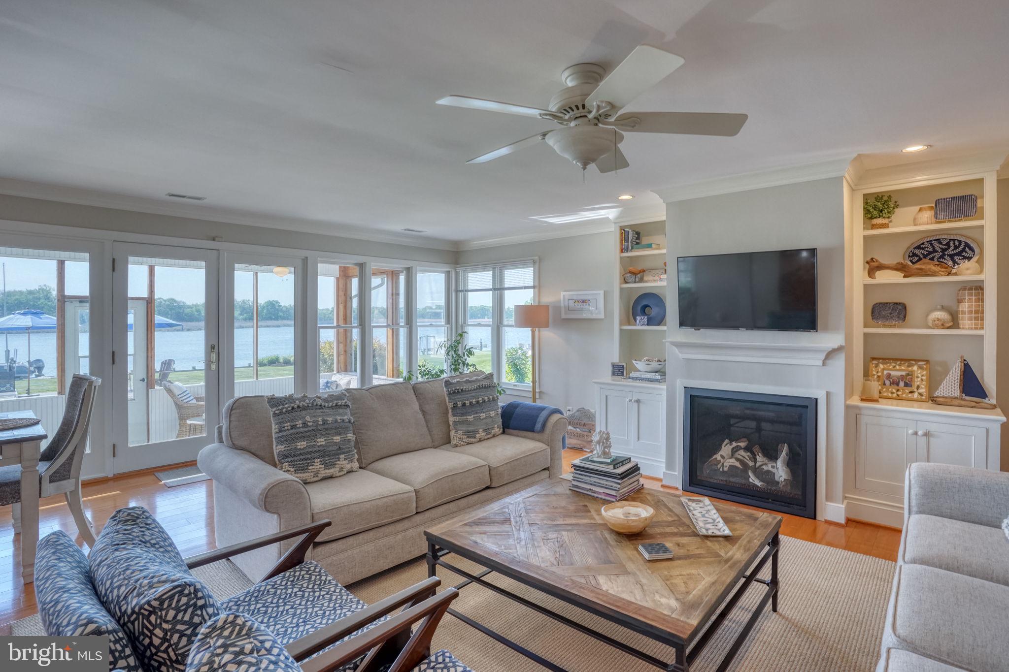 QUEEN ANNE COLONY - Residential