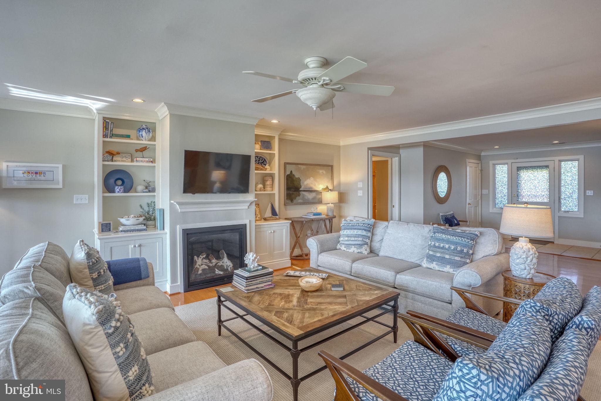 QUEEN ANNE COLONY - Residential