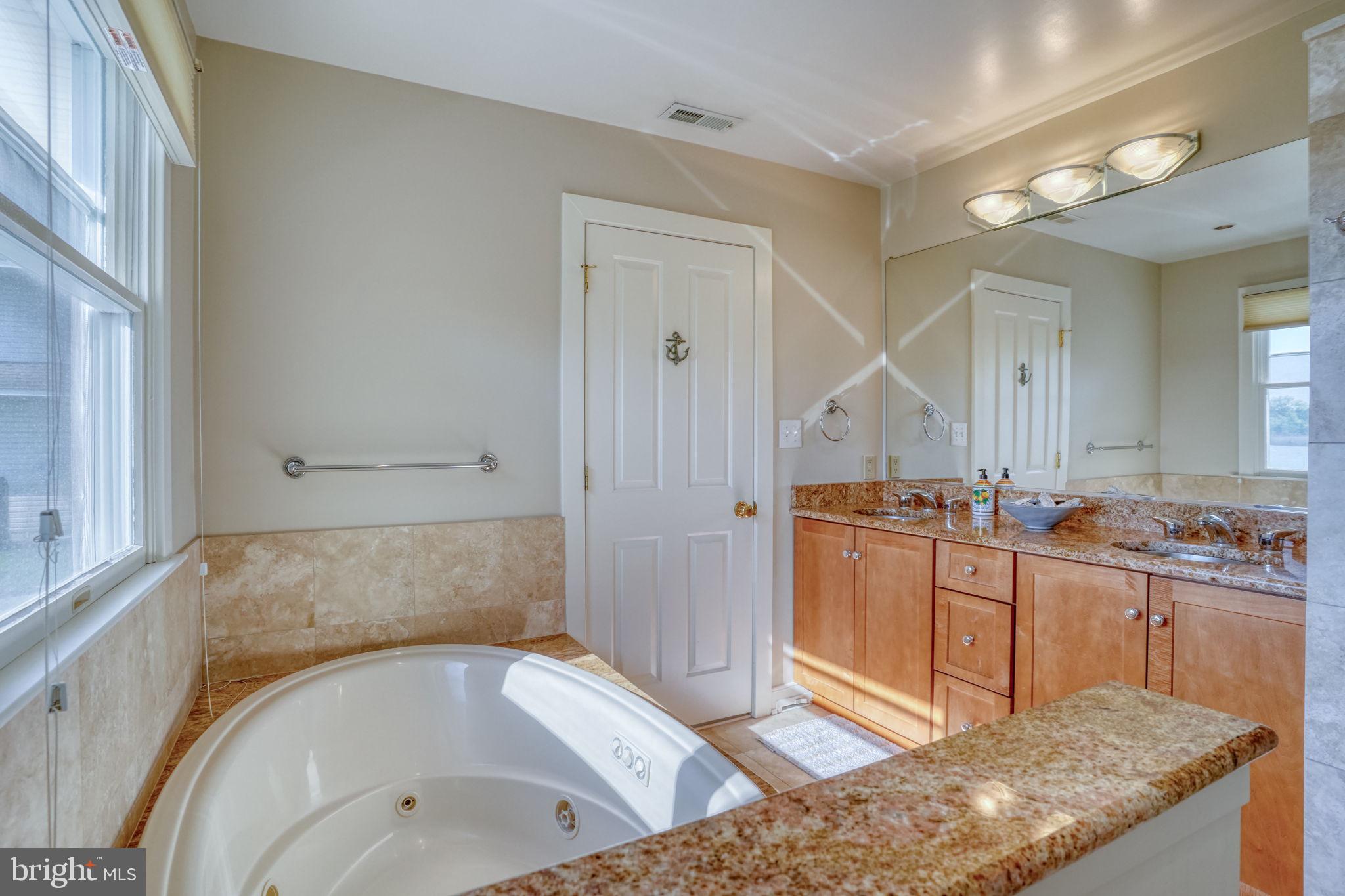 QUEEN ANNE COLONY - Residential