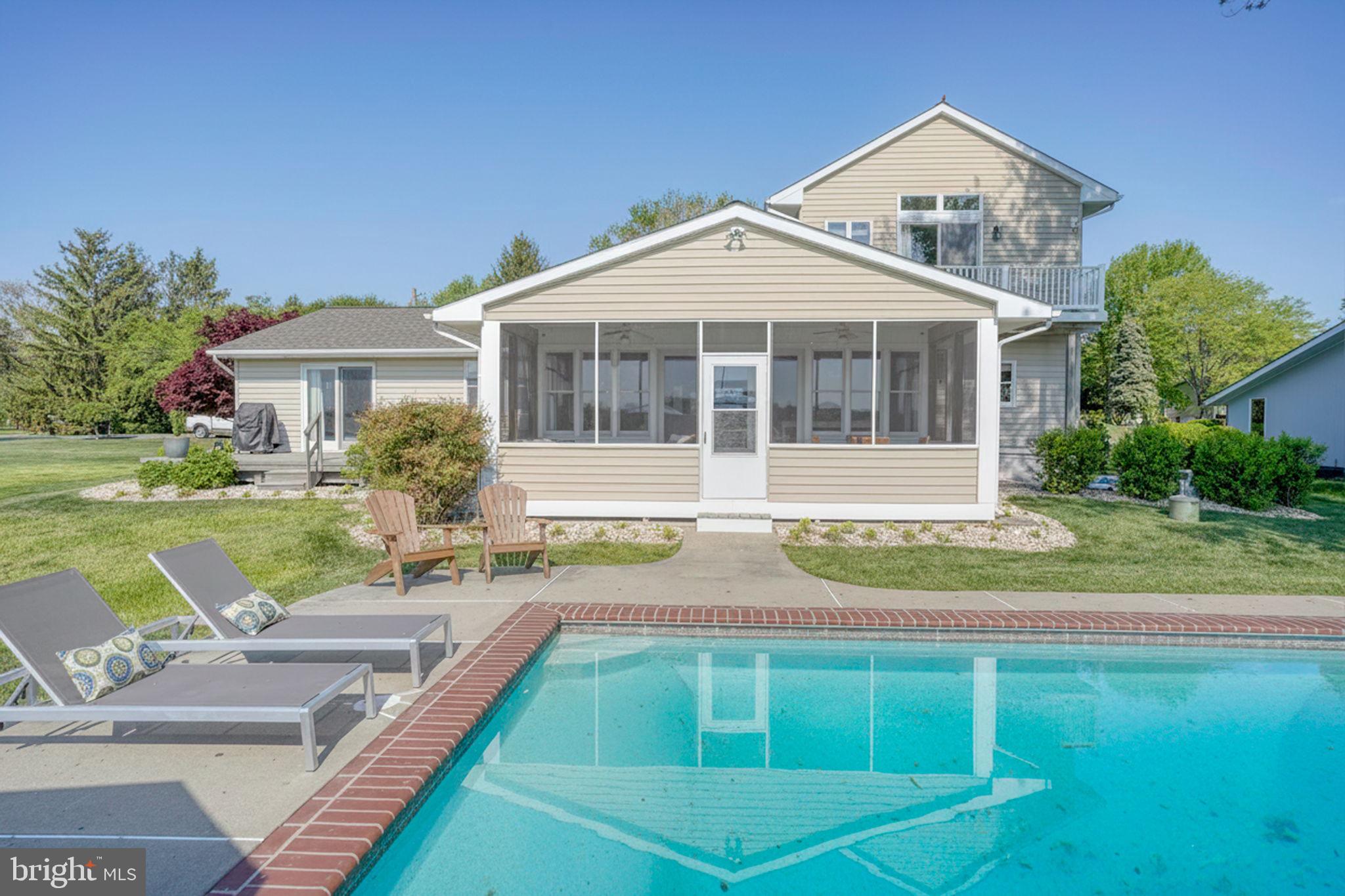 QUEEN ANNE COLONY - Residential