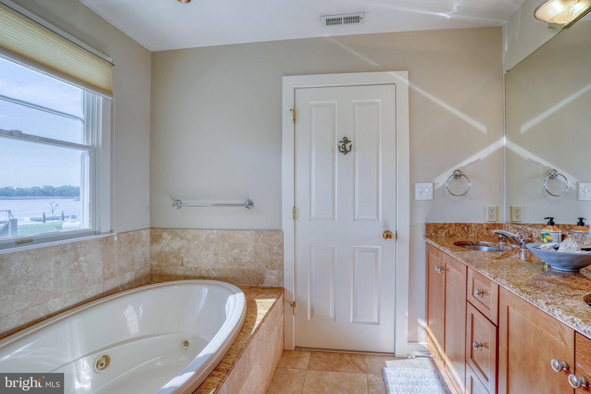 QUEEN ANNE COLONY - Residential