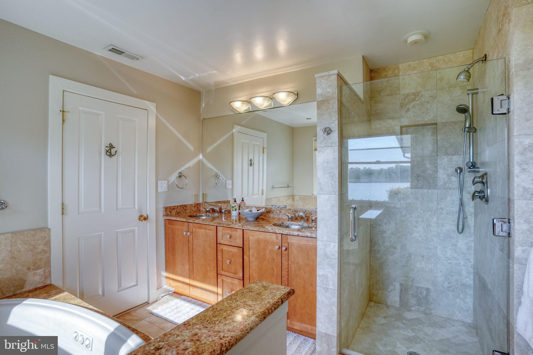 QUEEN ANNE COLONY - Residential