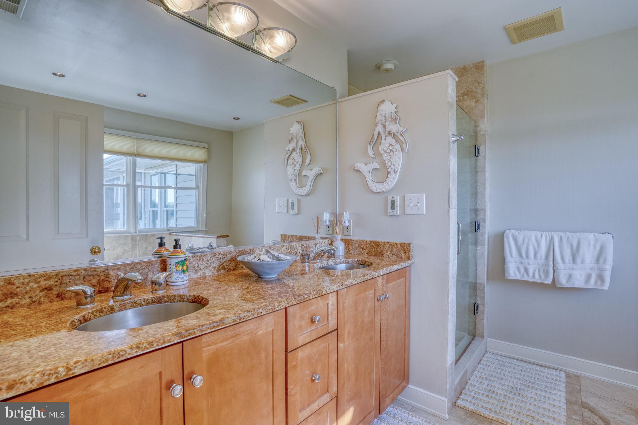 QUEEN ANNE COLONY - Residential