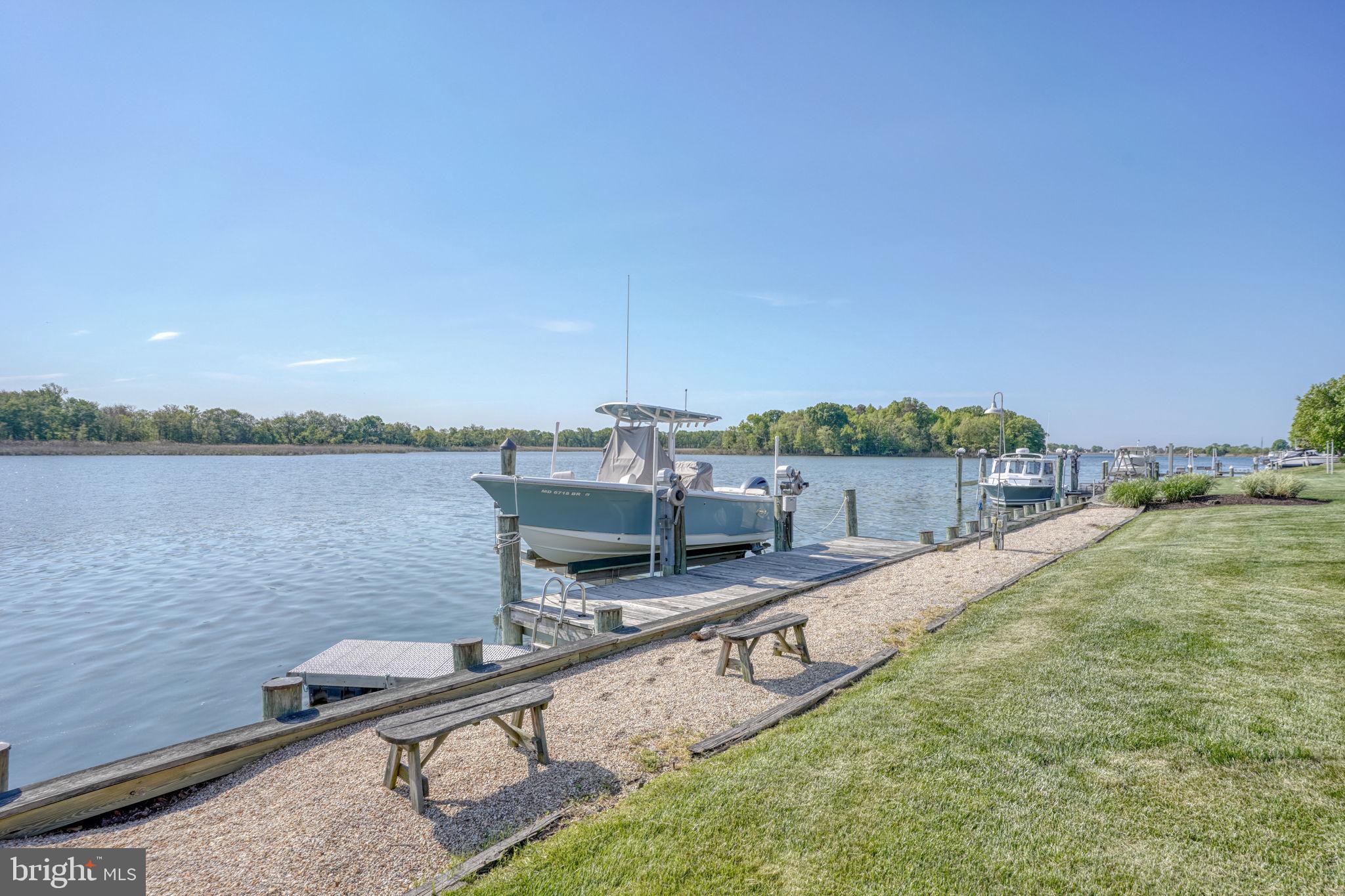 QUEEN ANNE COLONY - Residential