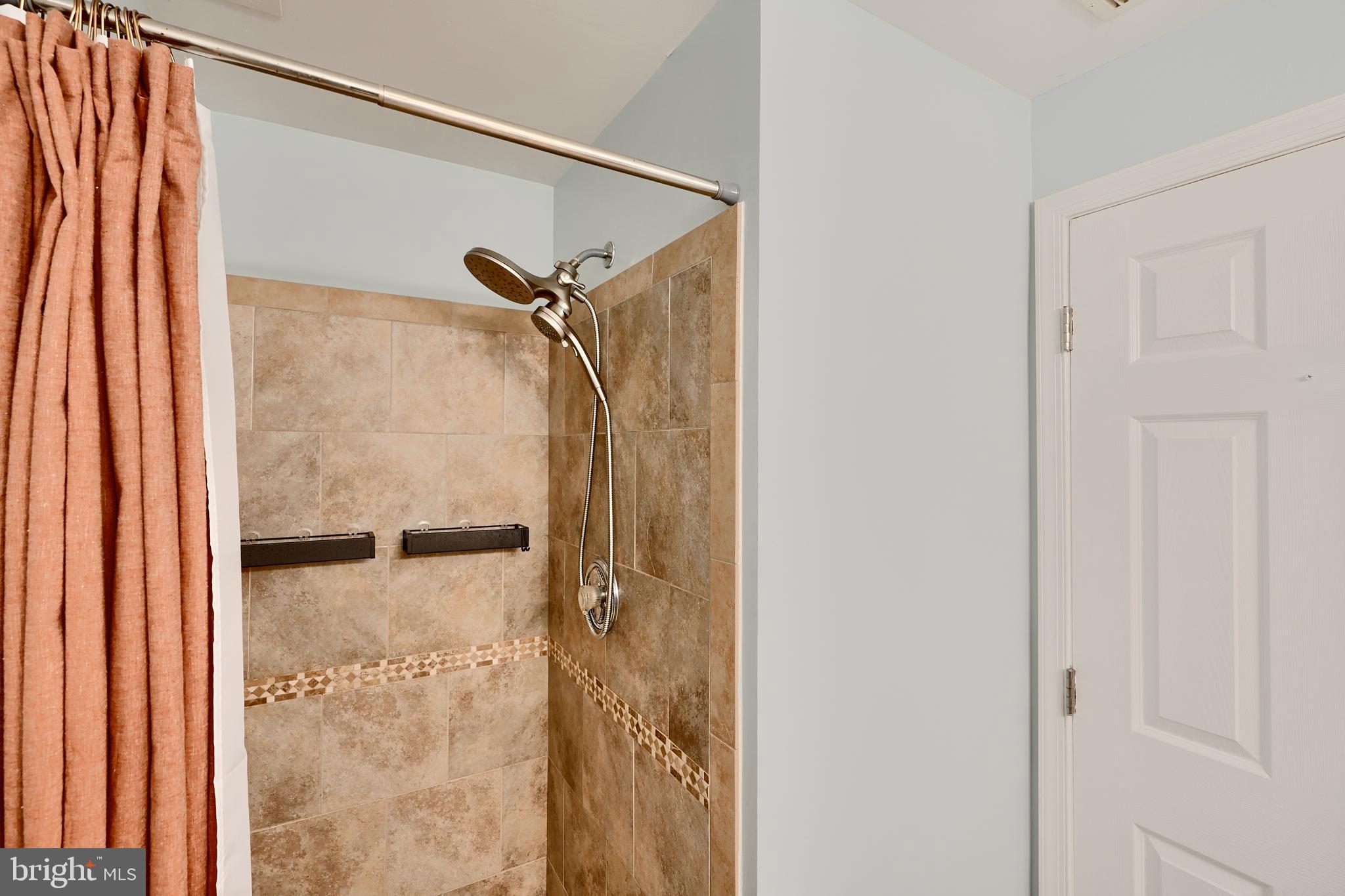 HICKORY OVERLOOK - Residential Lease