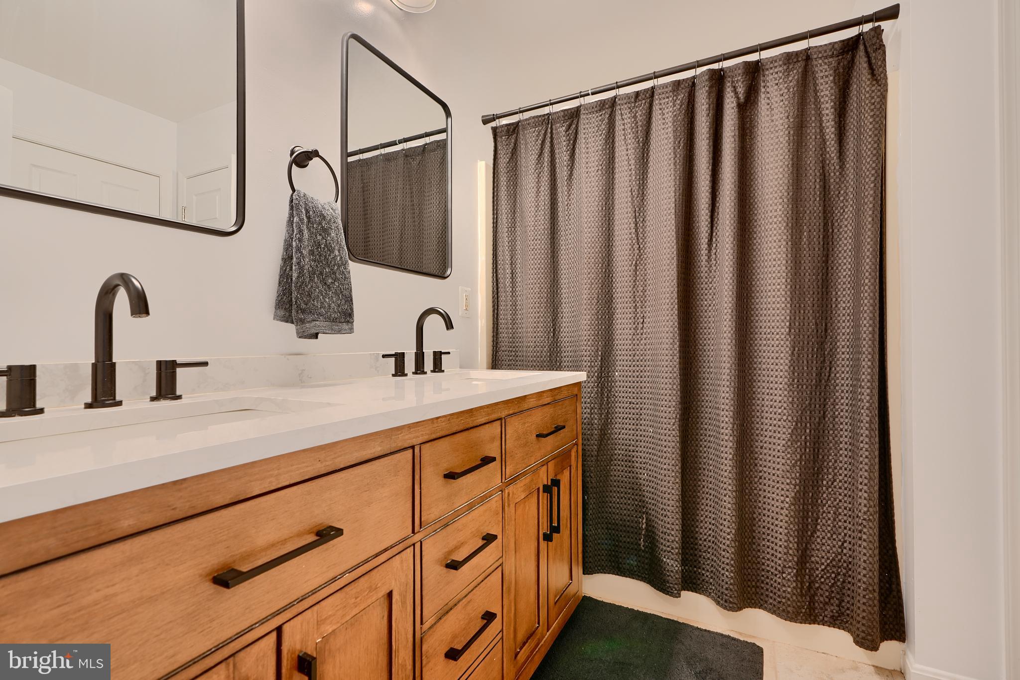 HICKORY OVERLOOK - Residential Lease