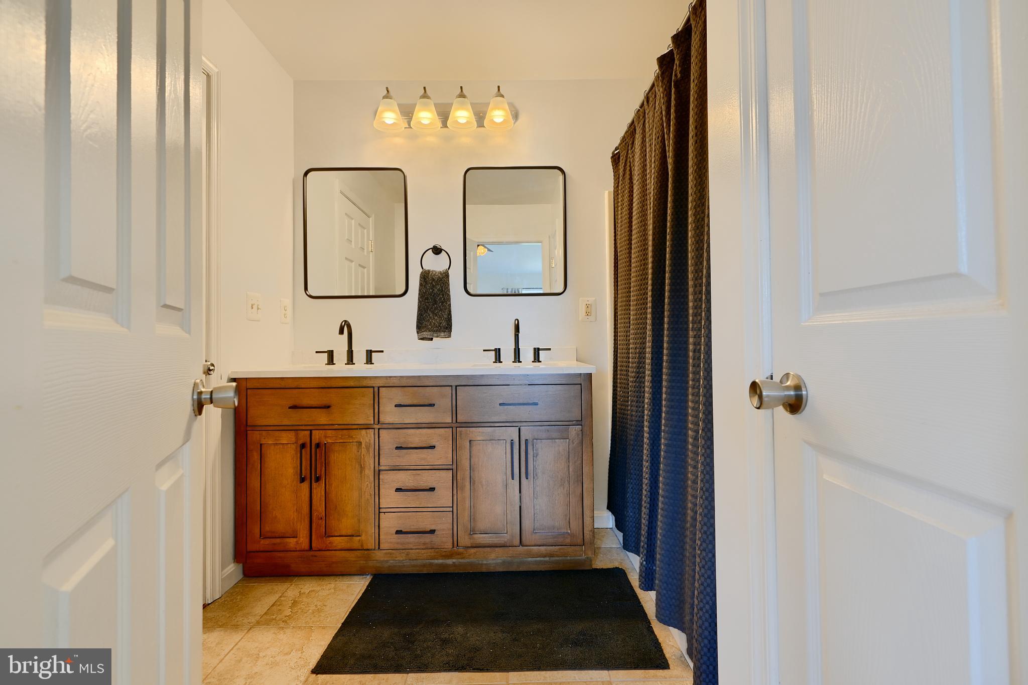 HICKORY OVERLOOK - Residential Lease