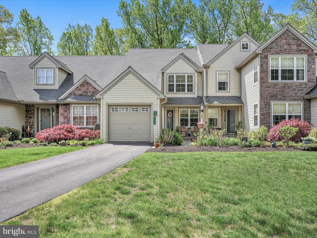 Photo of 113 HAWK VALLEY LN, DENVER, PA 17517 (MLS # PALA2034058)