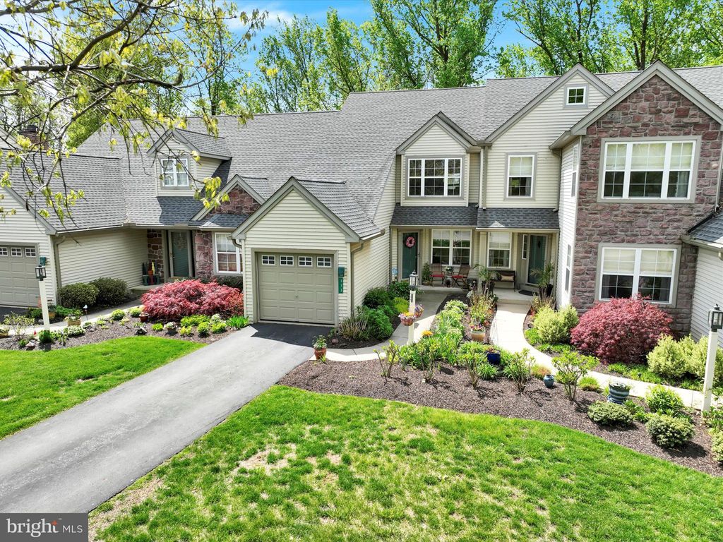Photo of 113 HAWK VALLEY LN, DENVER, PA 17517 (MLS # PALA2034058)