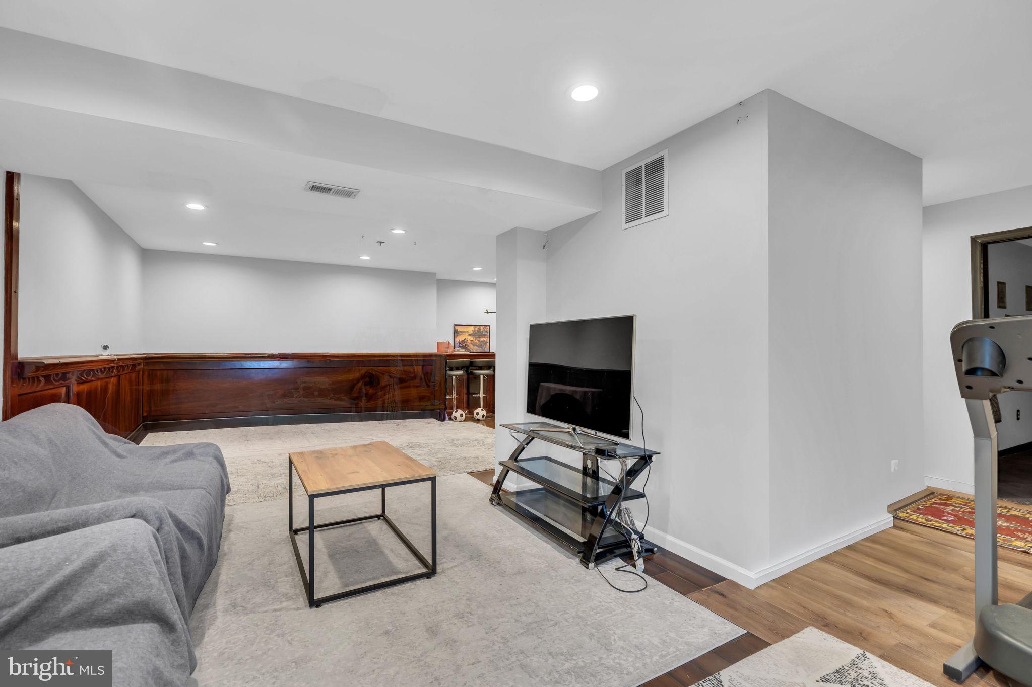 SOUTH RIDING - Residential