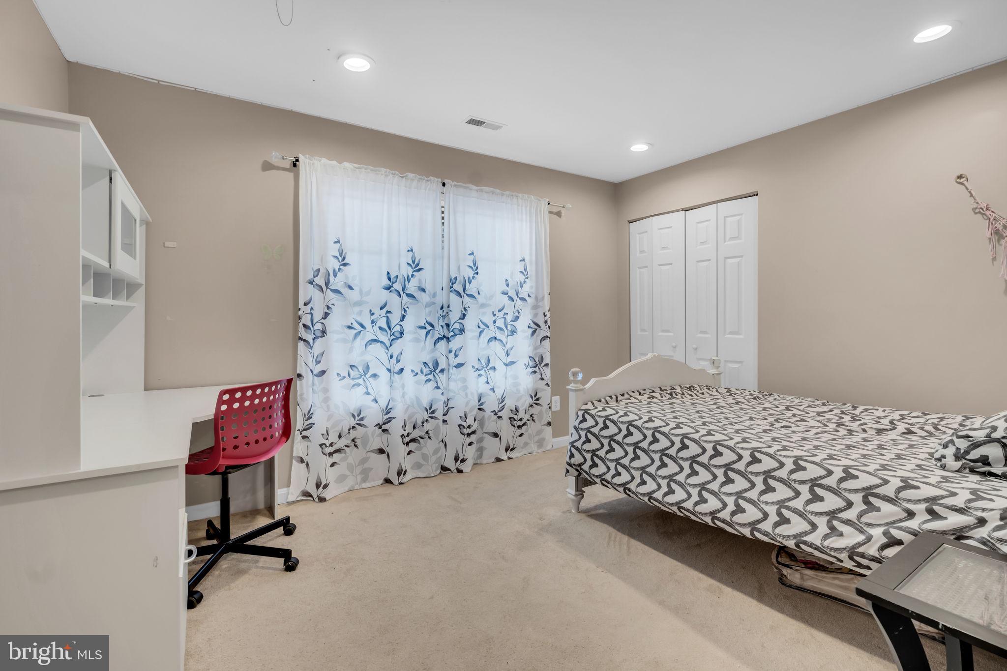 SOUTH RIDING - Residential