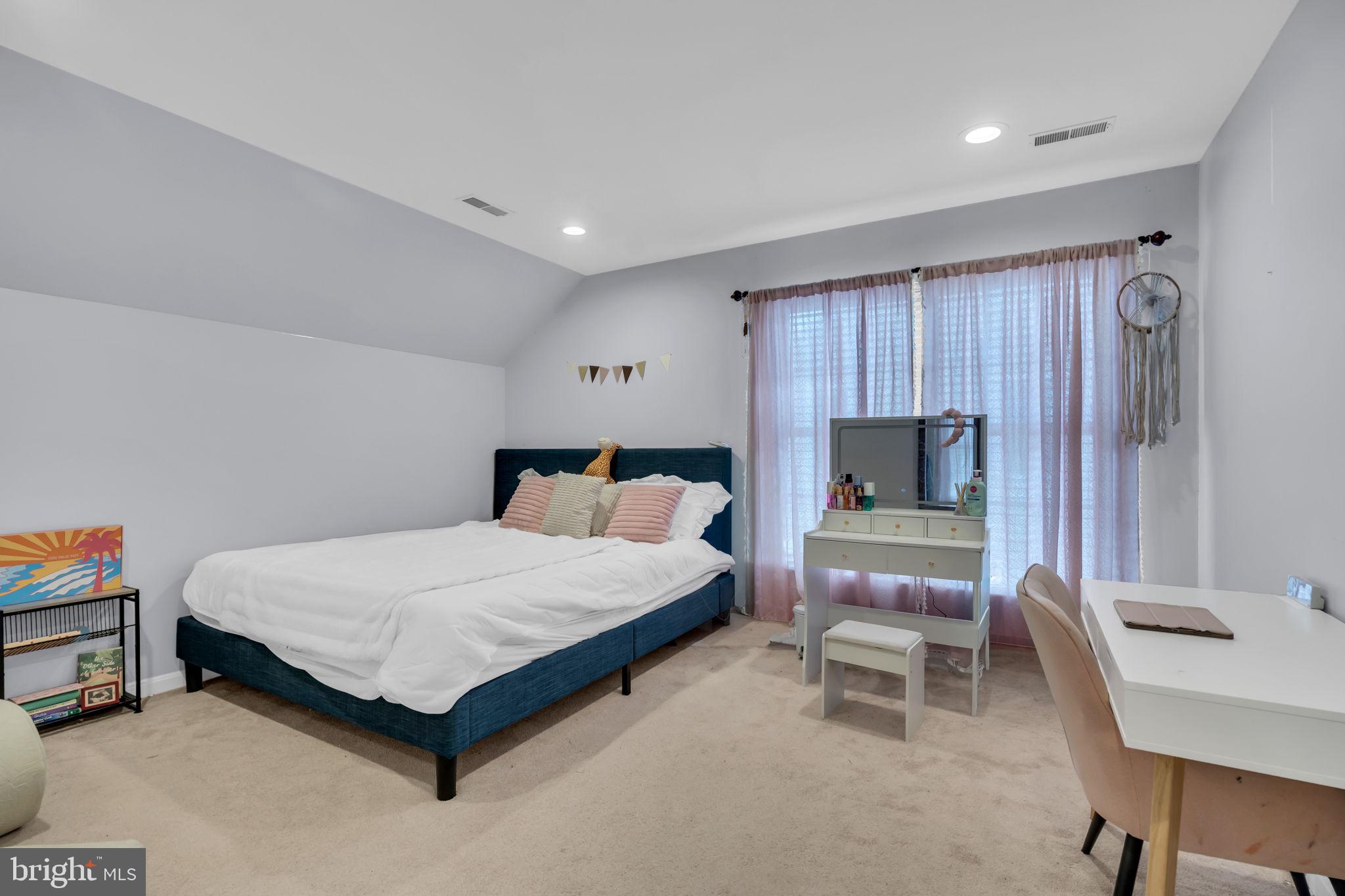 SOUTH RIDING - Residential