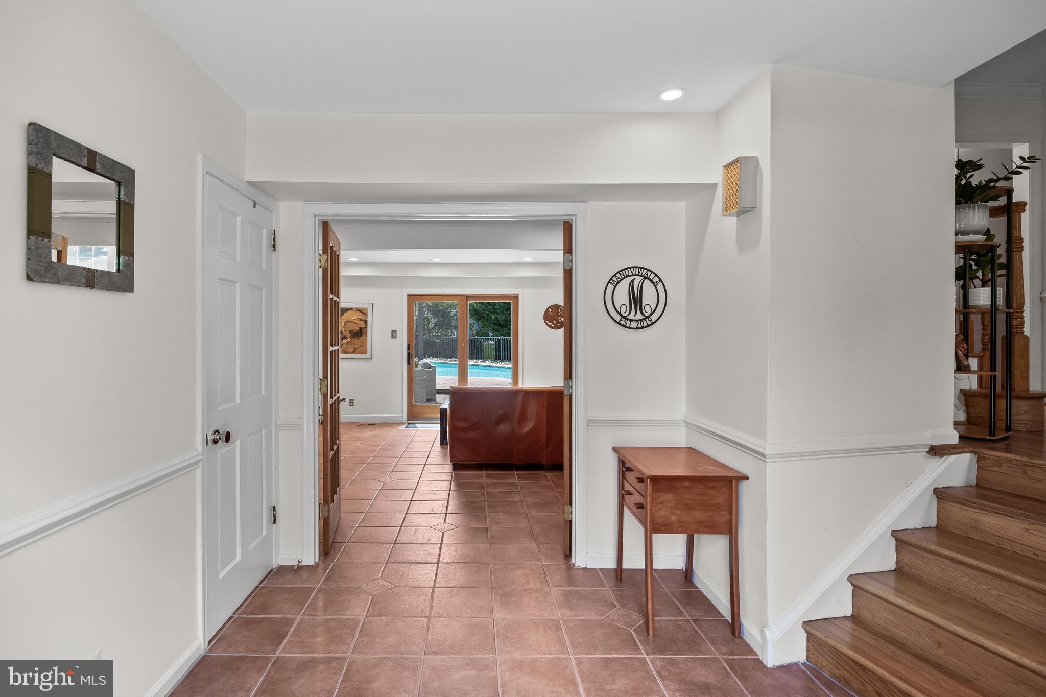 744 SIGNAL LIGHT ROAD