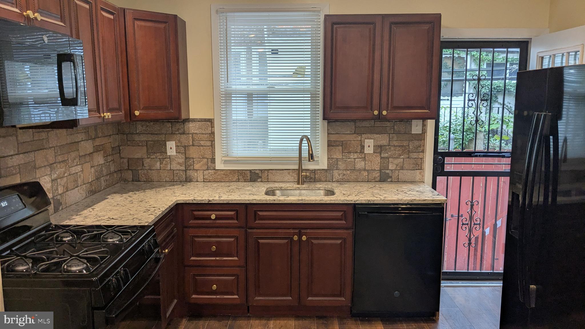 PHILADELPHIA (WEST) - Residential