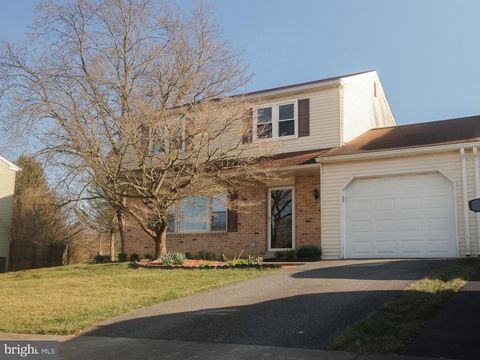 Photo of 877 LAMPLIGHT CIR, LANCASTER, PA 17601 (MLS # PALA2031896)