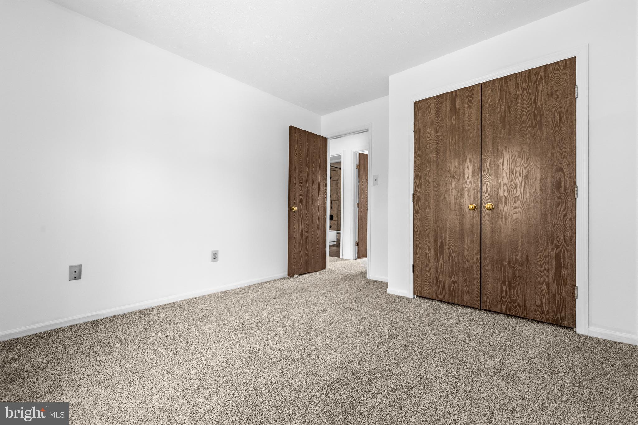 CHADWICK MANOR - Residential