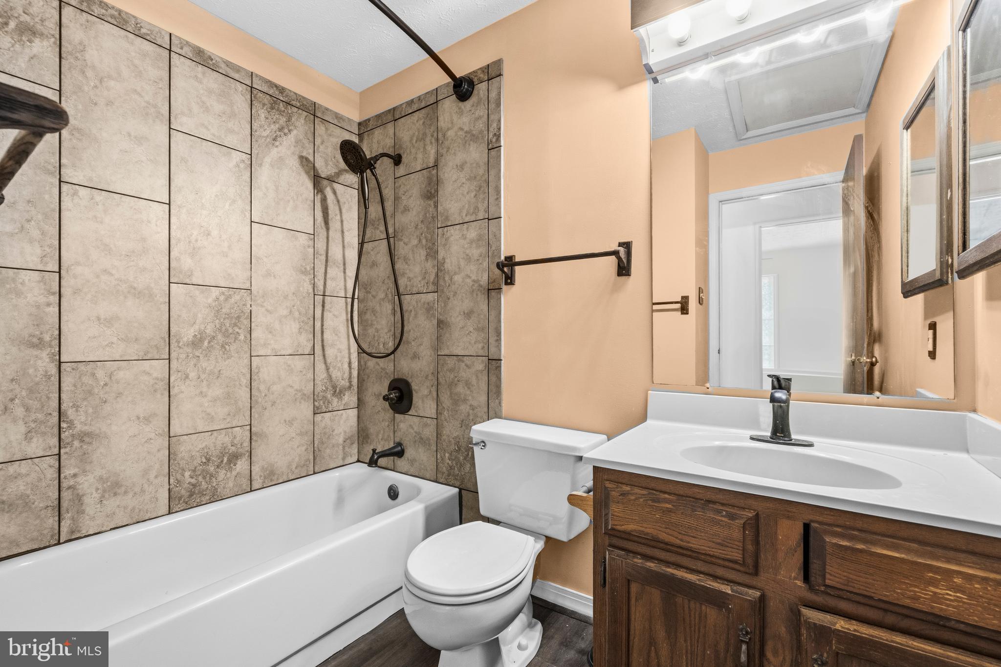 CHADWICK MANOR - Residential