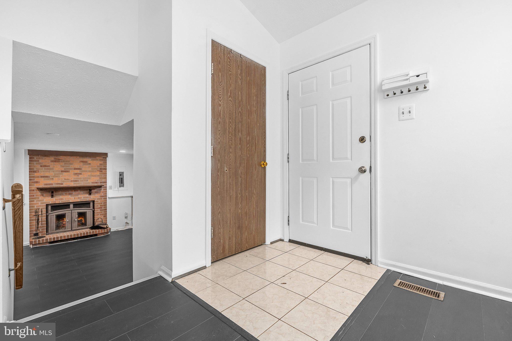 7 BRIARLEAF COURT