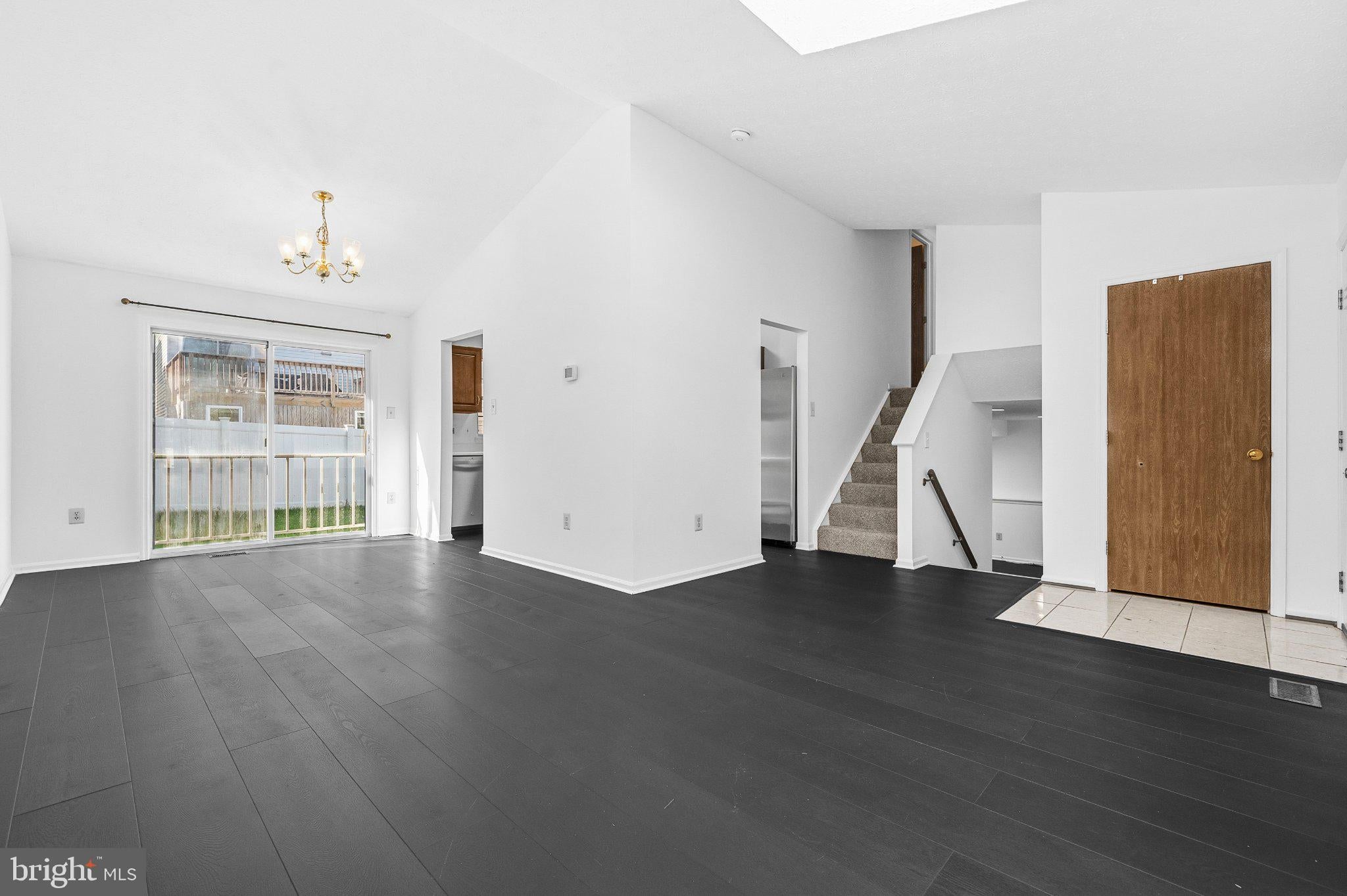 7 BRIARLEAF COURT