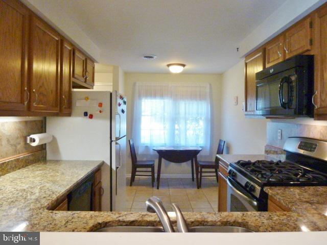 SPRINGETTS OAKS CONDOS - Residential