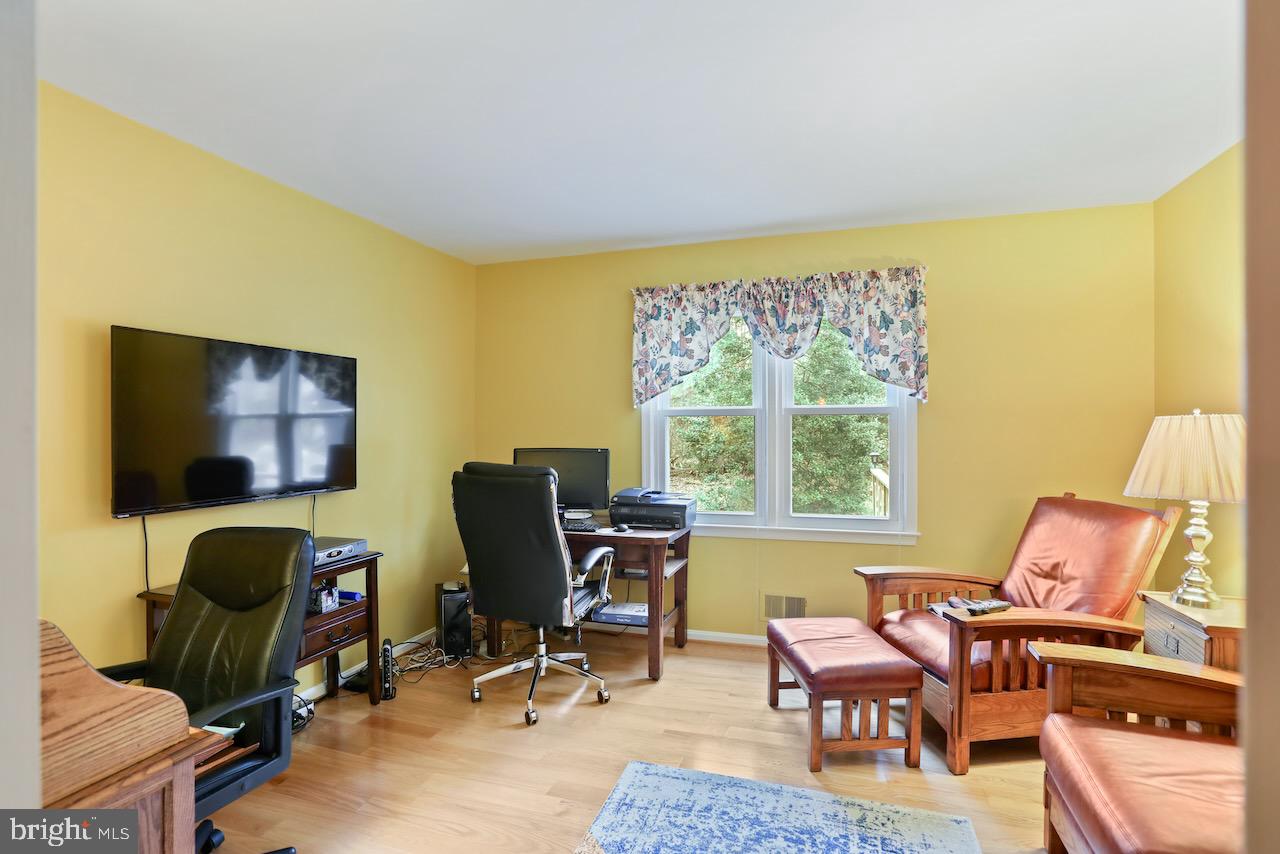 HOLLY KNOLL - Residential