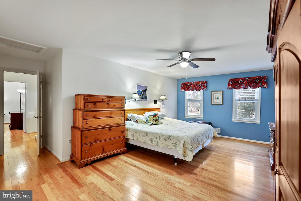 HOLLY KNOLL - Residential