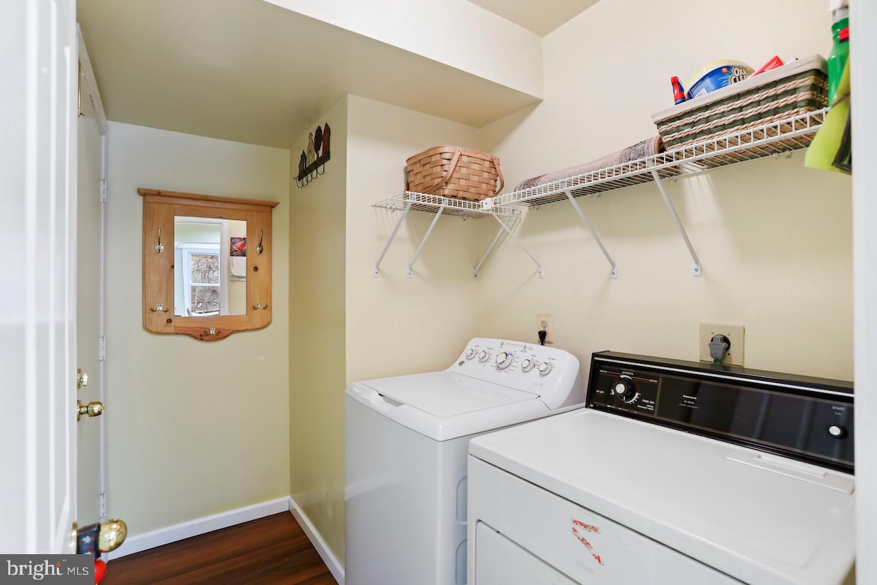 HOLLY KNOLL - Residential