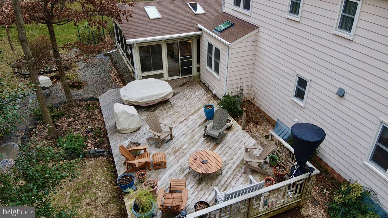 HOLLY KNOLL - Residential