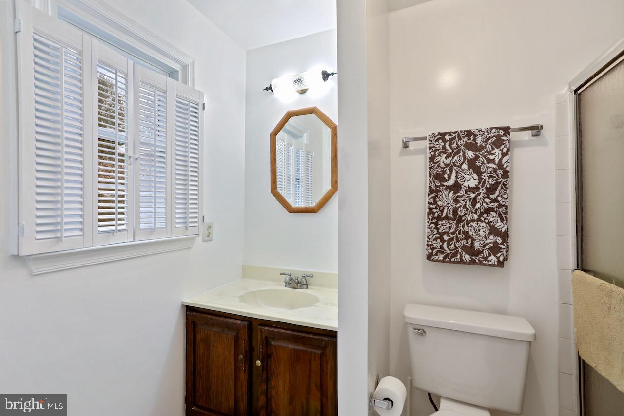 HOLLY KNOLL - Residential