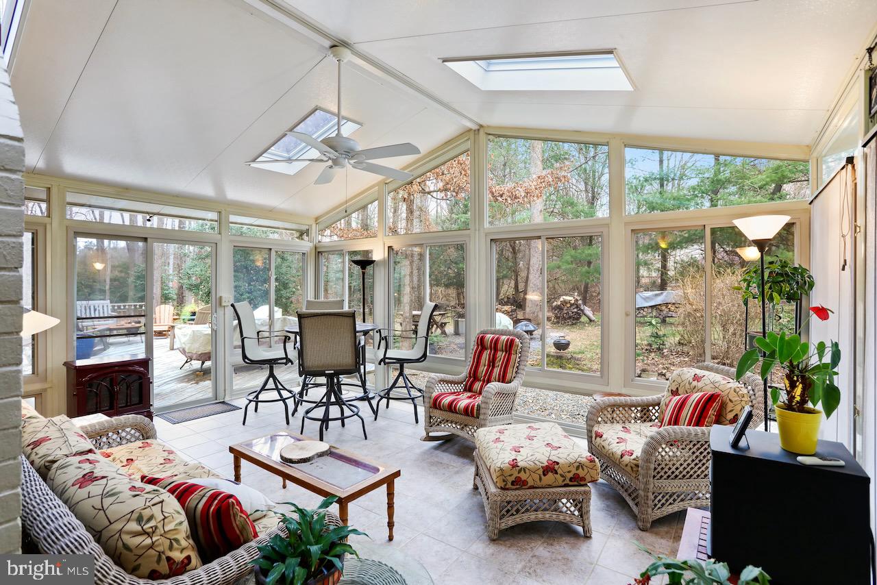 HOLLY KNOLL - Residential