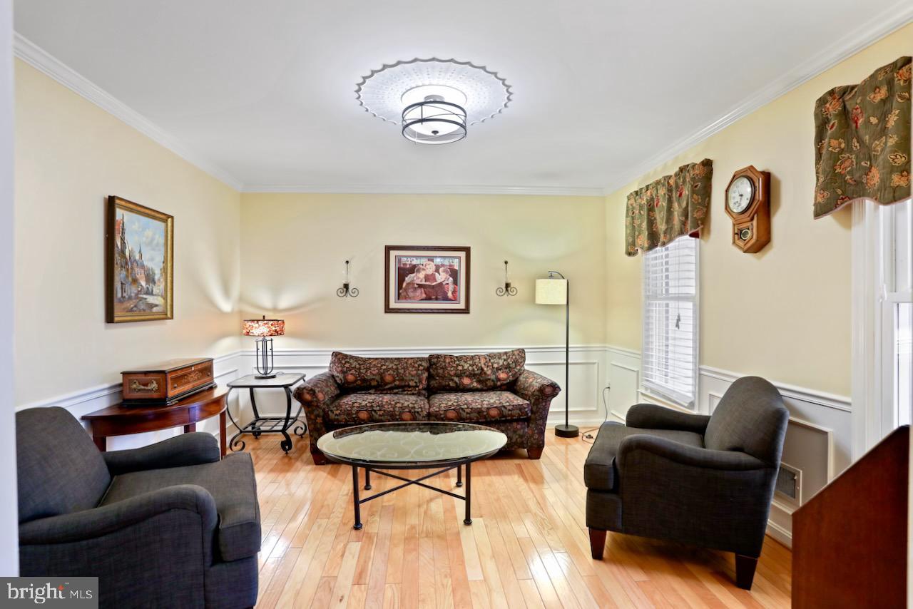 HOLLY KNOLL - Residential