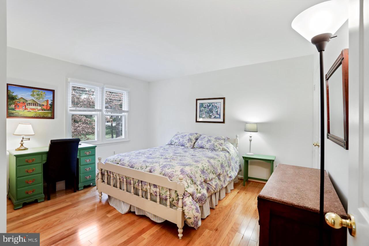 HOLLY KNOLL - Residential