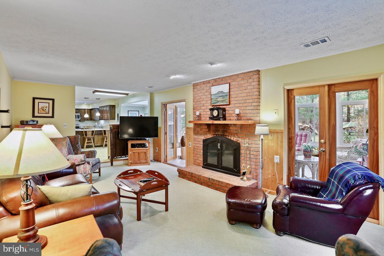 HOLLY KNOLL - Residential