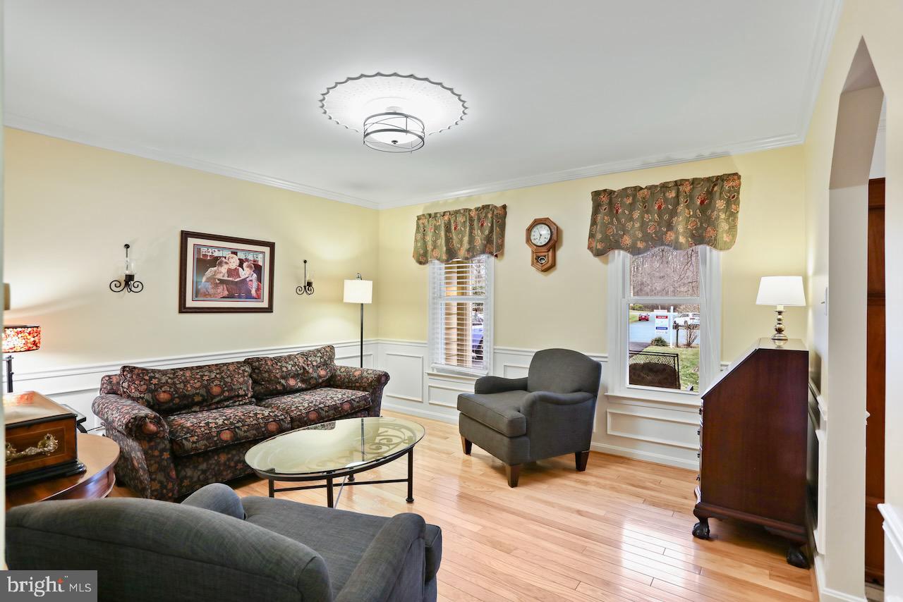 HOLLY KNOLL - Residential