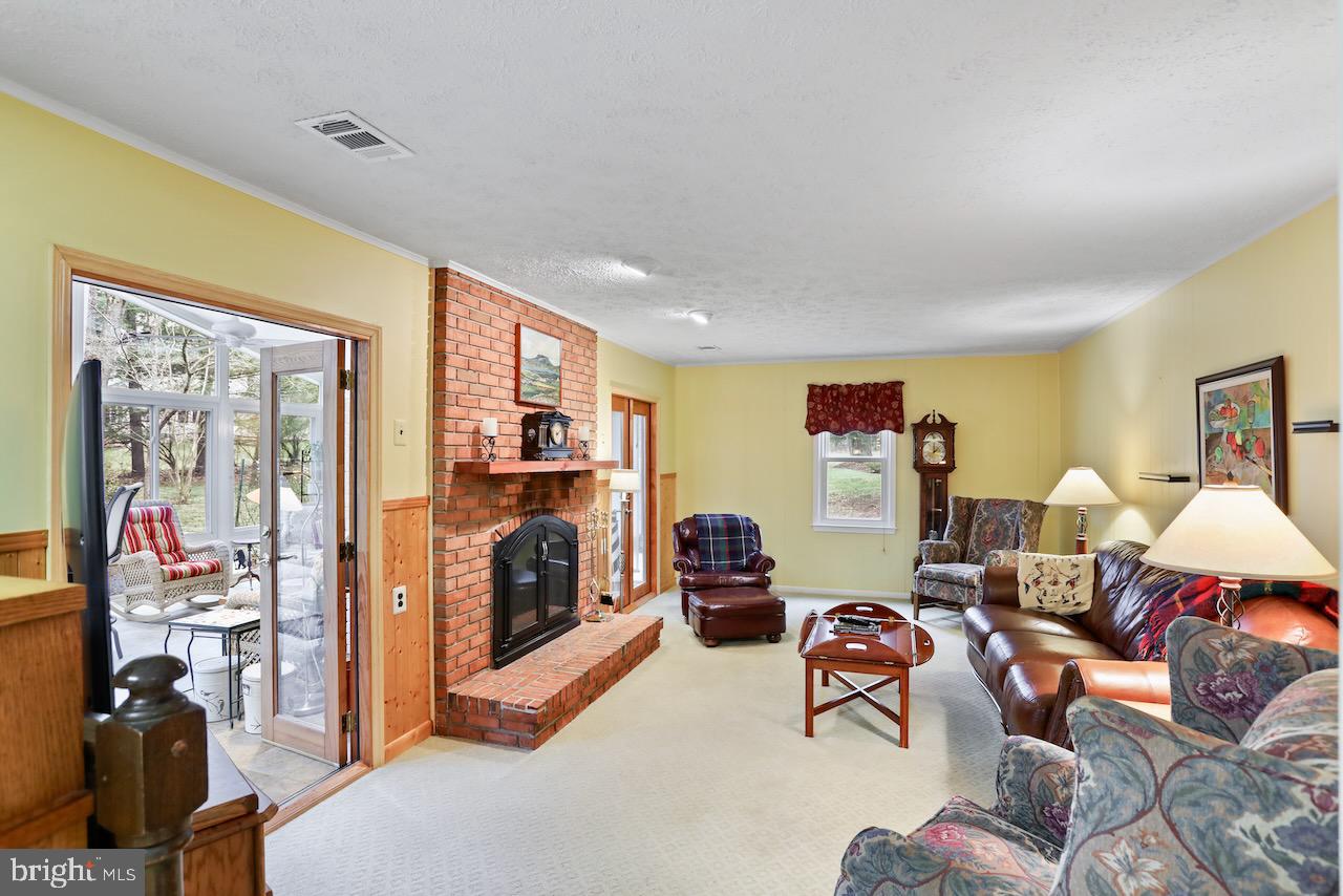 HOLLY KNOLL - Residential