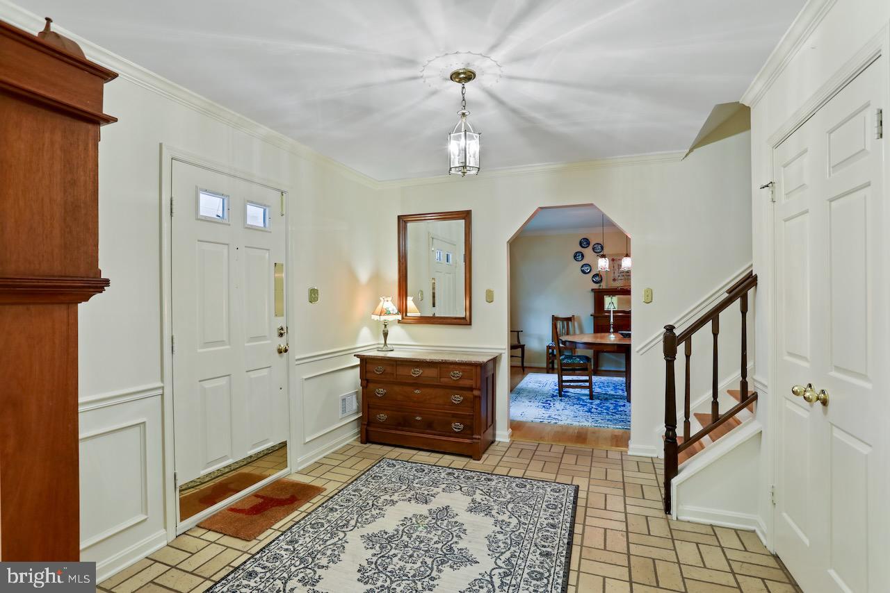 HOLLY KNOLL - Residential