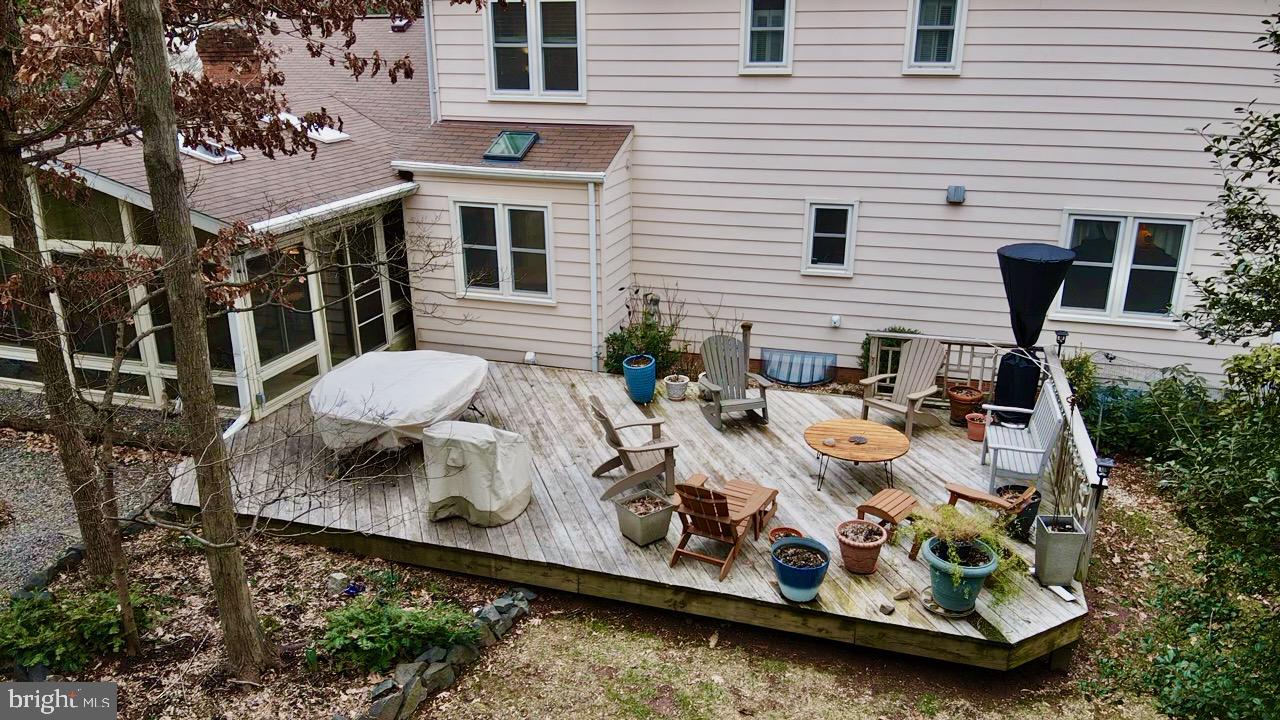 HOLLY KNOLL - Residential