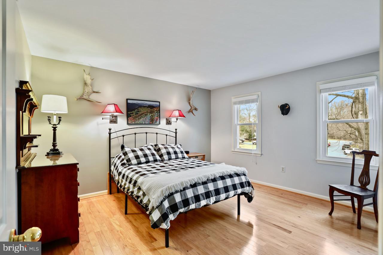 HOLLY KNOLL - Residential